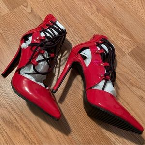 Red Lace Up Heel w/ Zip Back Size 8